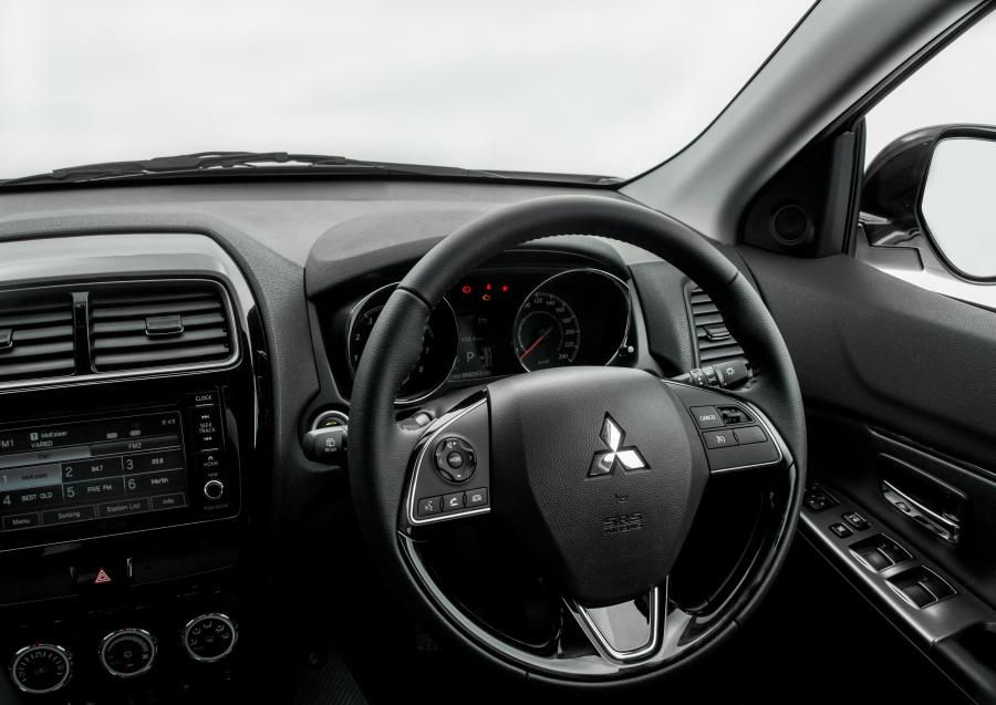Панель приборов Mitsubishi ASX 2018 года  (ZA) (фото 7 из 12)
